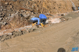 永泰源石污水采集化驗現(xiàn)場圖