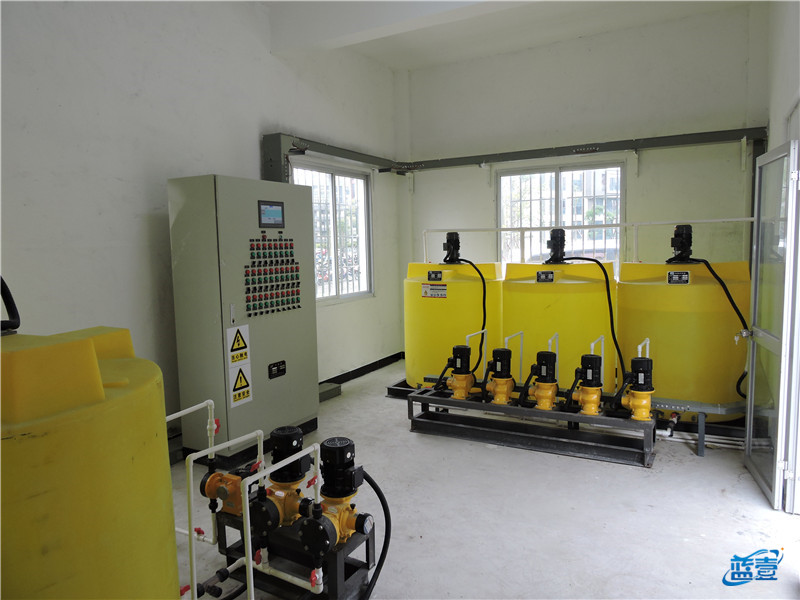 藍(lán)壹全自動加藥裝置