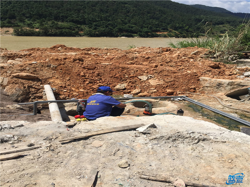 一體化設(shè)備填埋現(xiàn)場