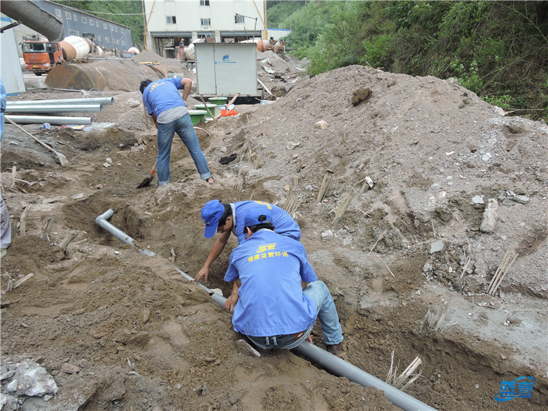 藍壹對污水處理設備管道填埋