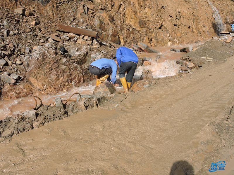 源石污水取樣現(xiàn)場(chǎng)