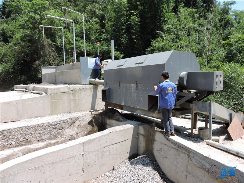 源石污水處理設(shè)備調(diào)試現(xiàn)場