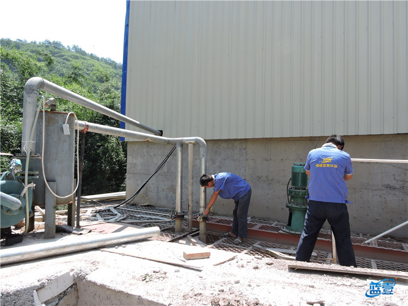 源石污水處理設(shè)備調(diào)試現(xiàn)場