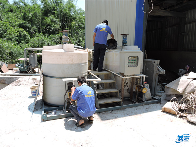 源石污水處理設(shè)備調(diào)試現(xiàn)場